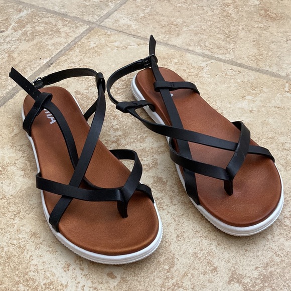 MIA Black Sandal - Picture 3 of 3